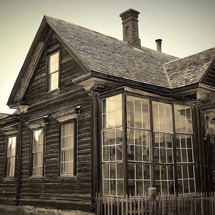 Spooky U.S. Travel Destinations: Ghost Towns, Haunted Hotels, and Historic Sites